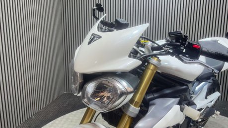 Triumph Street Triple 2014 27K NEW MOT SERVICED SCORPION EXHAUST NAKED 675CC TRIPLE 23