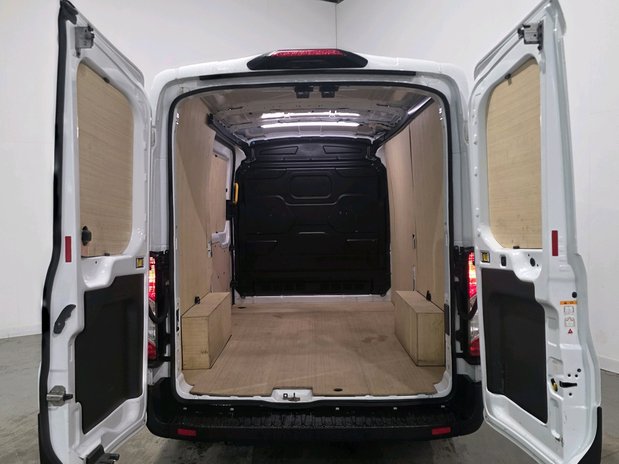 Ford Transit FORD TRANSIT 350 L2 DIESEL FWD 2.0 Eco Blue 130ps H2 Limited Van Auto 11