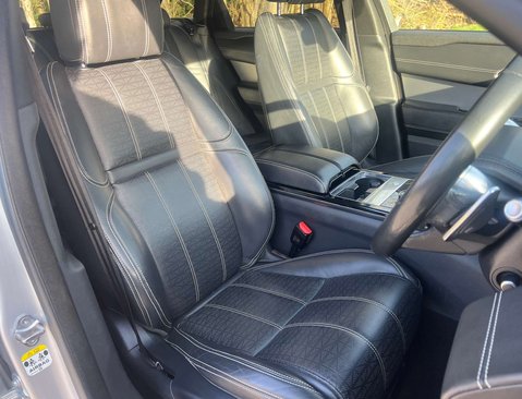 Land Rover Range Rover Velar 3.0 Range Rover Velar R-Dynamic HSE D300 Auto 4WD 5dr 13