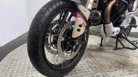 Moto Guzzi V85 TT 850 2021 ONLY 11K HISTORY FULL LUGGAGE ADVENTURE BIKE 21