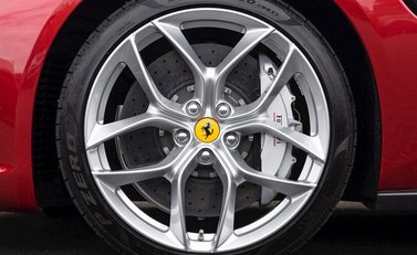 Ferrari GTC4 Lusso T 10