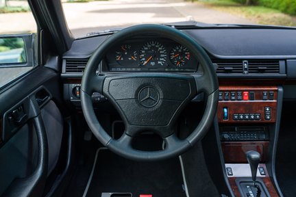 Mercedes-Benz E Class E500 Limited 14