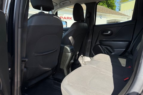 Jeep Renegade 1.0T NIGHT EAGLE STUNNING CAR! SAT NAV..CRUISE CONTROL..AIR CON.STUNNING 14