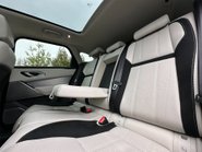 Land Rover Range Rover Velar R-DYNAMIC SE 81