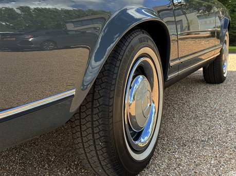 Mercedes-Benz SL Series 230 SL 26