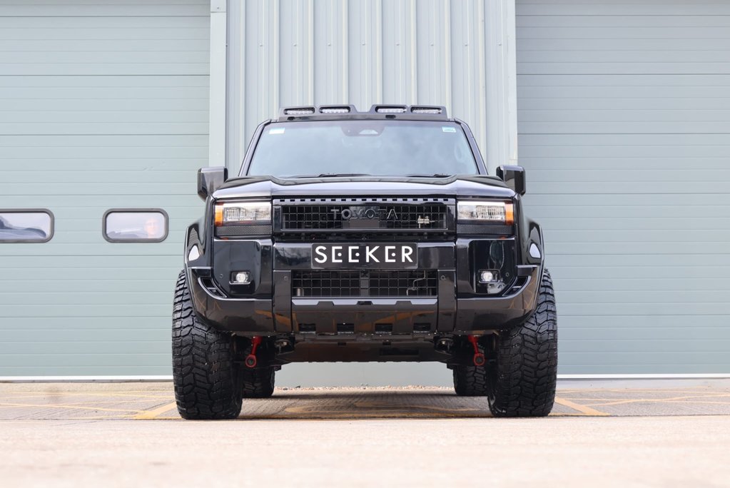 Toyota Land Cruiser 2026 COMMERCIAL 2 inch  lift 22  wheels roof light Seeker styled Rear seats 8