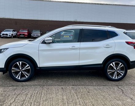 Nissan Qashqai 1.3 Qashqai N-Connecta DiG-T 5dr 9