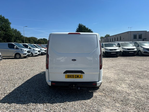 Ford Transit Custom AUTO SWB L1H1 Low Roof Trend Air Con Sensors Tow Bar EURO 6 NO VAT 7