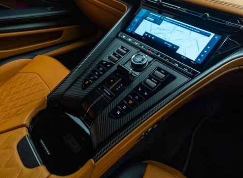 Aston Martin DB12 V8 20