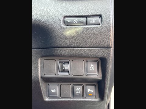 Nissan Qashqai 1.6 dCi n-tec+ 2WD Euro 5 (s/s) 5dr 17