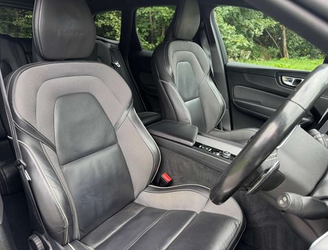 Volvo XC60 2.0 XC60 R-Design B5 MHEV Auto 5dr 19