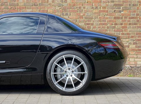 Mercedes-Benz SLS AMG 8