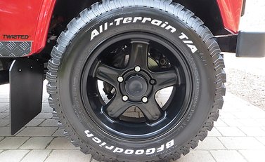 Land Rover Defender 90 XS 12