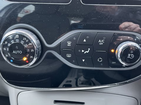 Renault Zoe 65kW i Dynamique Nav Quick Charge 41kWh 5dr Auto 19