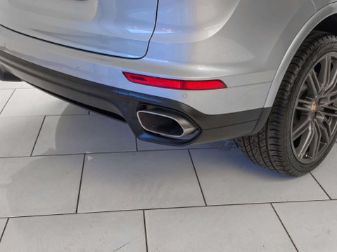 Porsche Cayenne 3.0 Cayenne D Platinum Edition V6 Tiptronic S A 4WD 5dr 42