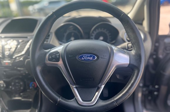 Ford Fiesta 1.25 ZETEC 38