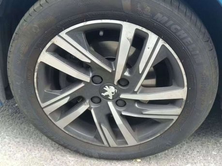Peugeot 208 1.2 PureTech Allure Premium Hatchback 5dr Petrol EAT Euro 6 (s/s) (130 ps) 8