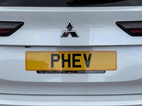 Mitsubishi Outlander 2.4 22.7kWh Diamond CVT 4WD Euro 6 (s/s) 5dr 8