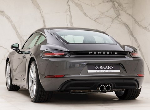Porsche 718 Cayman 3