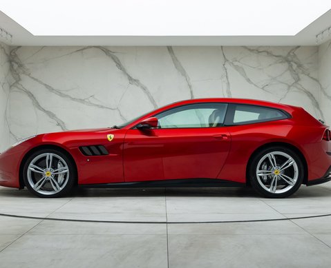 Ferrari GTC4 Lusso V12 