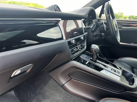 Porsche Macan S PDK 49