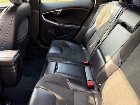 Volvo V40 2.0 T3 R-Design Nav Euro 6 (s/s) 5dr 25