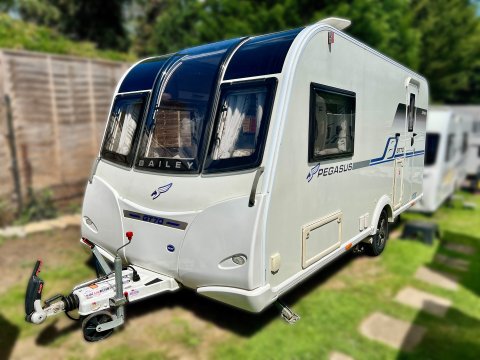 Bailey Pegasus Genoa GT70  1