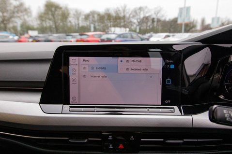 Volkswagen Golf LIFE TSI 28