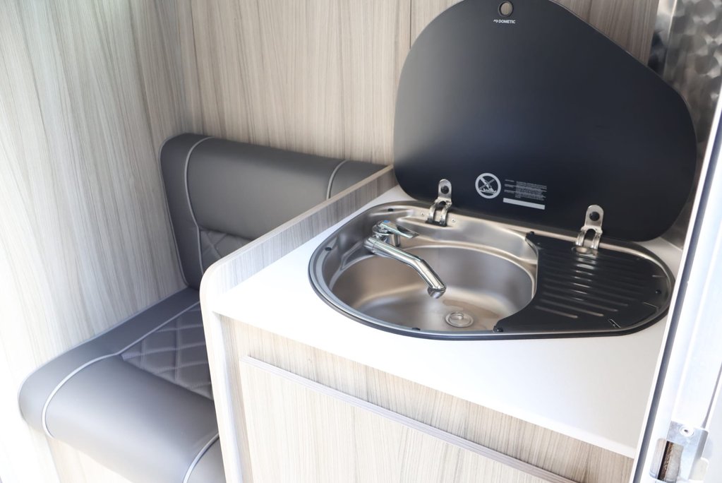 Renault Master 3.5 ton Coach Built Freddie Gover Horsebox with uprated suspension alloys  50