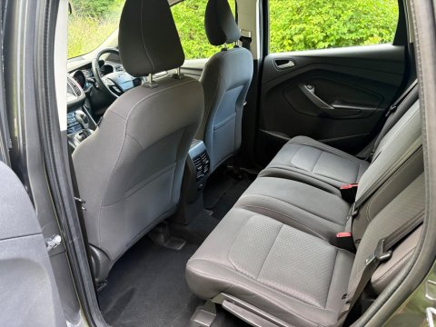 Ford Kuga ZETEC 18