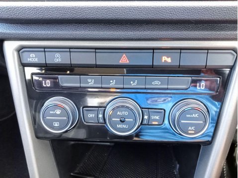 Volkswagen T-Roc 1.5 TSI EVO Design Euro 6 (s/s) 5dr 36