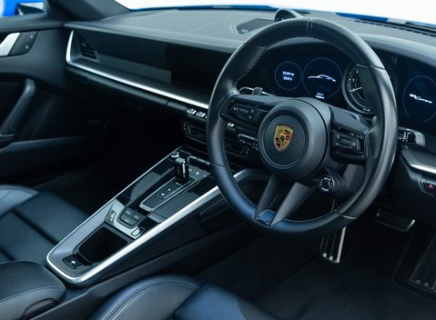 Porsche 911 Carrera (992) 8