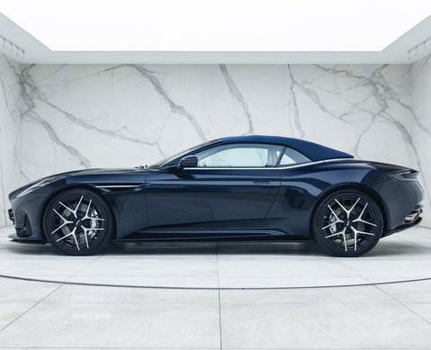 Aston Martin DB12 Volante