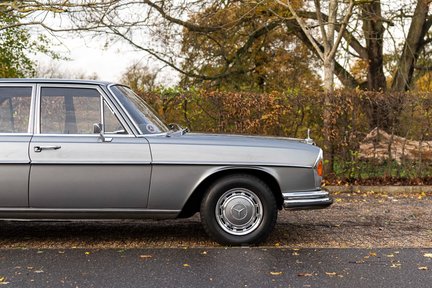 Mercedes-Benz S 280 SE 3.5 Saloon 14