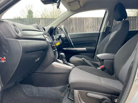 Suzuki Vitara SZ-T MHEV 3