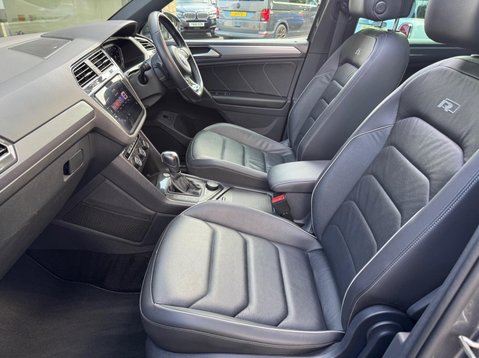 Volkswagen Tiguan R-LINE TECH TSI 4MOTION DSG 44