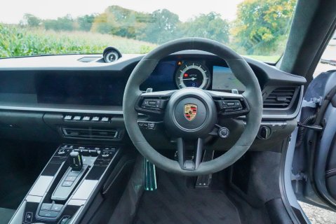 Porsche 911 CARRERA GTS PDK 11