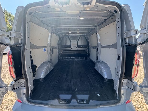 Ford Transit Custom SWB L1H1 (SOLD CM) Low Roof Sport 320 Air Con Alloys Sensors Cam EURO 6 9
