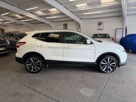 Nissan Qashqai 1.6 dCi Tekna SUV 5dr Diesel XTRON 2WD Euro 5 (s/s) (130 ps) 4
