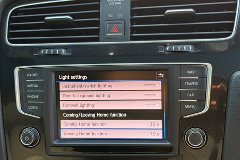 Volkswagen Golf GTD - PANORAMIC ROOF - ACC - SPORT AND SOUND PACK - CARPLAY 48