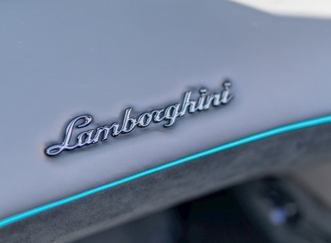 Lamborghini Aventador SV LP750-4 Roadster 21