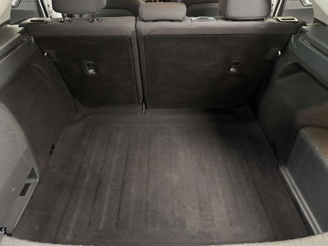 Hyundai IONIQ 1.6 IONIQ Premium FHEV Semi-Auto 5dr 39