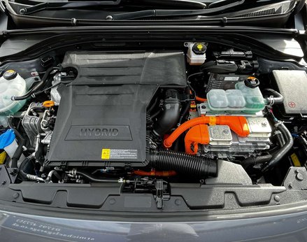 Hyundai IONIQ 1.6 IONIQ Premium SE FHEV Semi-Auto 5dr 7