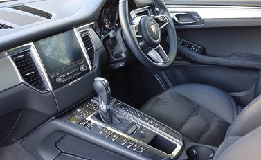 Porsche Macan GTS 18