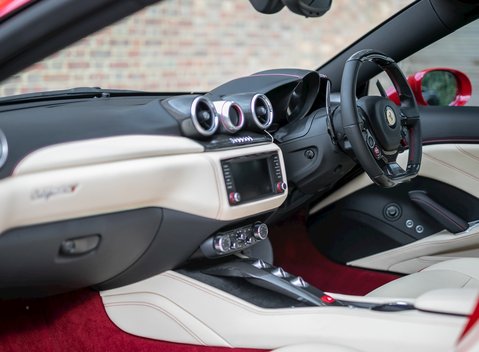 Ferrari California T HS 15