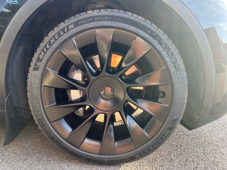 Tesla Model Y LONG RANGE AWD 11