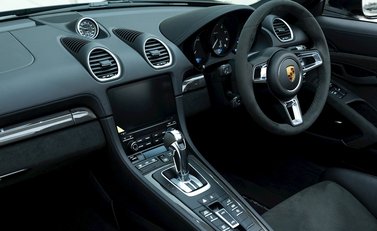 Porsche 718 Boxster Spyder 16