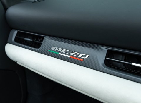 Maserati MC20 Cielo 35