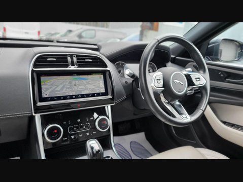 Jaguar XE R-DYNAMIC S 11