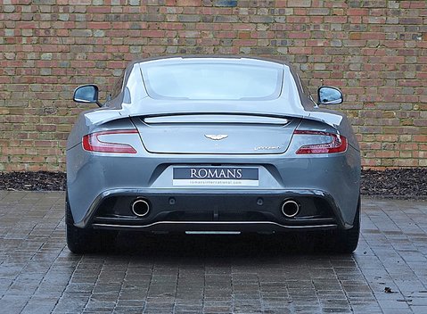 Aston Martin Vanquish 13